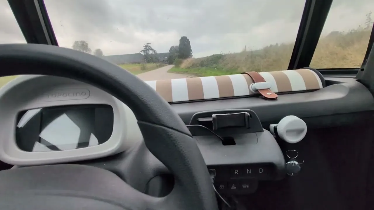 Interior Layout & Dashboard